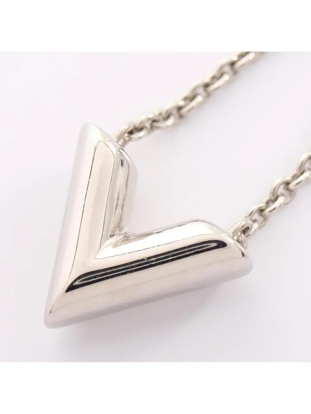 Louis Vuitton Essential V Necklace #308015L42B